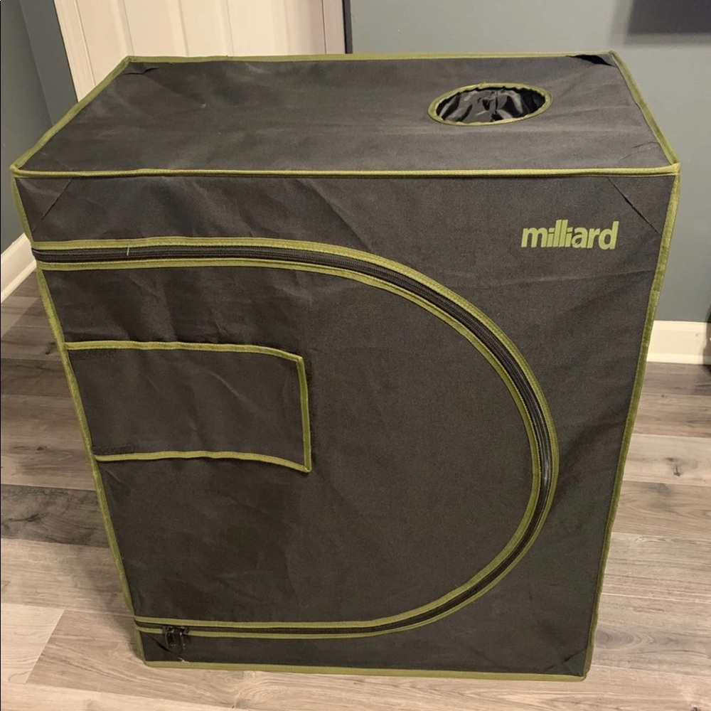 Milliard grow tent setup.